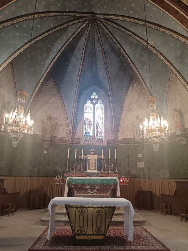 Chœur de l'église de Cailhau
